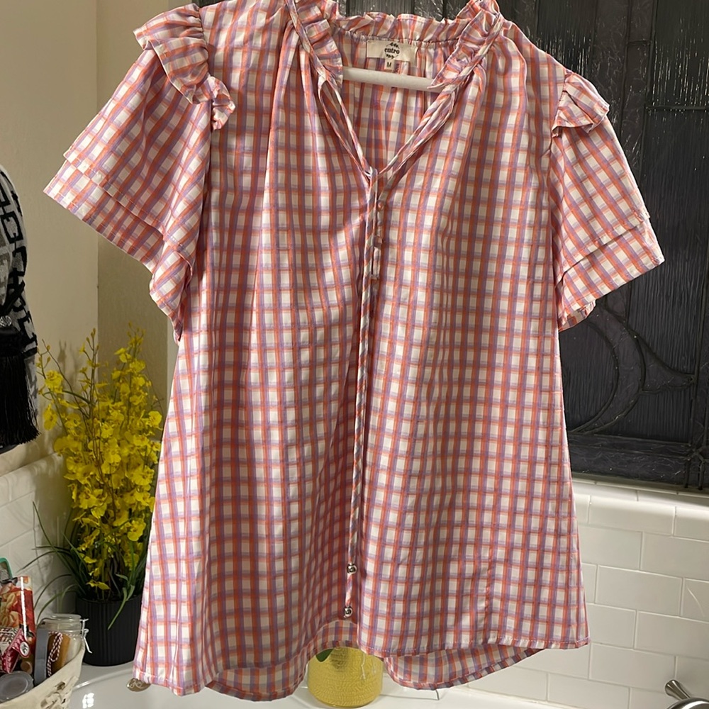 Entro Pink purple , white check ruffle top . NEW w/ out tags . Medium